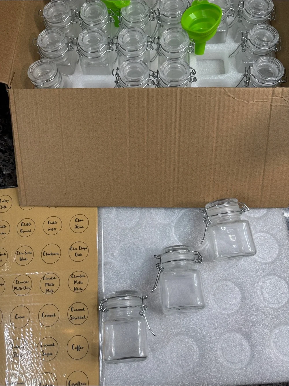Kamota Clear Glass spice jars flip top clamp Jars case of 30 NWT